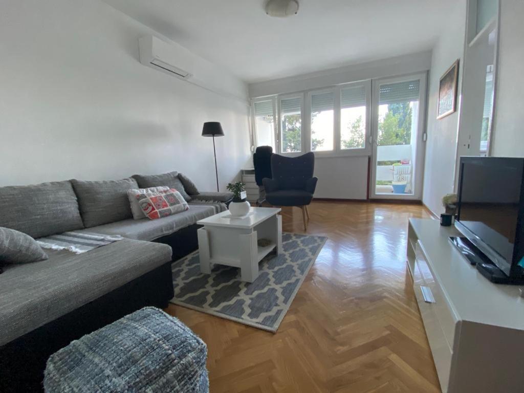2 Bedroom Apartment/Parking/Market Split Exterior photo